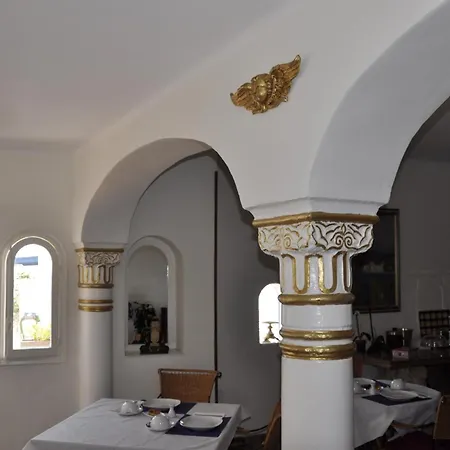 Mamabels Hotel 2*
